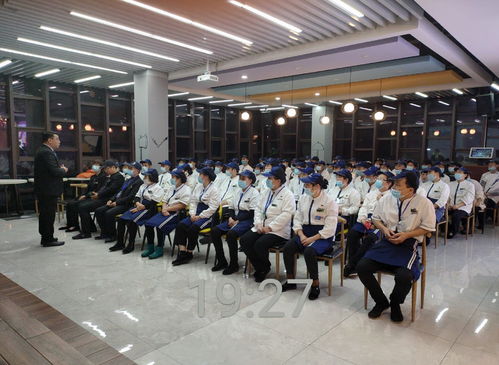 我校全體食堂員工圓滿完成餐飲安全培訓考核，通過率高達100%并開展慶祝歌舞活動